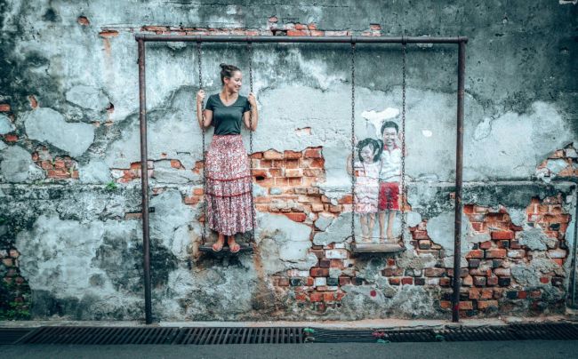 Penang Street Art Map - Brother and sister on a swing